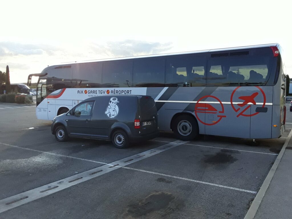 Intervention sur le bus Iveco Magelys pro. de la comapgnie TRANSDEV Sud à Eguilles